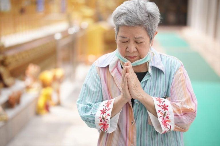 Taking mom to visit temples in Bangkok