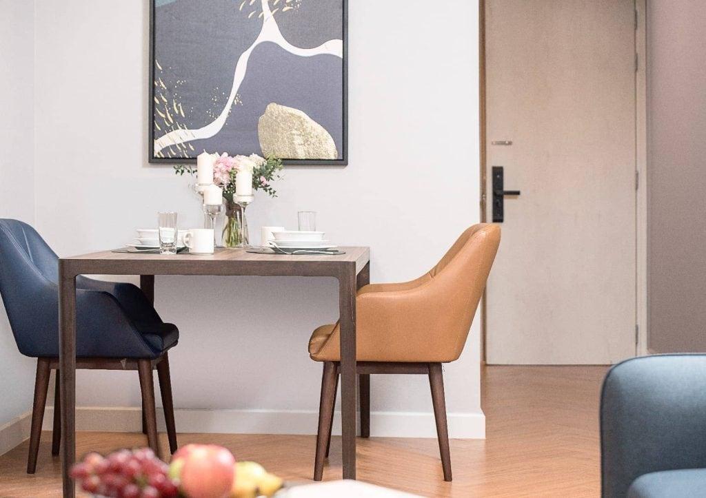 Dining area with a kitchenette for visitors arriving from Suvarnabhumi Airport to Sathorn.